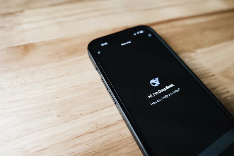 DeepSeek idzie po własny chip AI. Chiny chcą odciąć się od NVIDII i Huawei